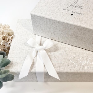 Gepersonaliseerde geschenkdoos | Op maat gemaakte luxe linnen geschenkdoos | Tekst binnenin | Middelgroot en groot | Natuurlijk beige of grijszwart linnen