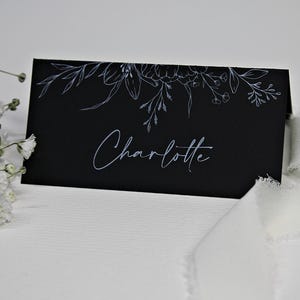 Configurações de lugar | Cartões de nomes dobrados | Plano de assentos | Casamento | Evento corporativo | Ocasião especial | Texto preto ou branco
