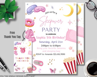 Könnte beinhalten: Eine rosa-weiße Einladung zu einer Pyjamaparty mit einem Donut, einem Pyjama, einem Kissen, Popcorn und einer Schlafmaske. Der Text lautet "Schließen Sie sich uns zu einer Pyjamaparty an, um Sophias 5. Geburtstag zu feiern! Samstag, 21. April, 14:00 bis 18:00 Uhr Bringen Sie Ihren Lieblings-Pyjama und Schlafsack mit RSVP an Amanda 123,456,7890".