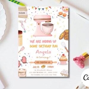 Puede incluir: Una invitación de cumpleaños rosa y blanca con una ilustración de dibujos animados de una batidora de pie, chispas y otros suministros para hornear. El texto dice "We are mixing up some birthday fun Angela is turning 7 mix together on July 25 2:00pm at Elizabeth's House 123 Anywhere St., Any City to Isabel at (123) 456 7890".