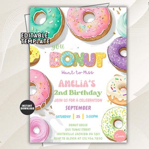 Może przedstawiać: Prostokątny szablon zaproszenia na urodziny z kolorowymi ilustrowanymi pączkami z posypką. Tekst zawiera "EDITABLE TEMPLATE", "DONUT WANT TO MISS AMELIA'S 2ND BIRTHDAY", "SEPTEMBER 25 3:00PM" oraz "INSTANT DOWNLOAD" wraz z adresem i szczegółami RSVP.