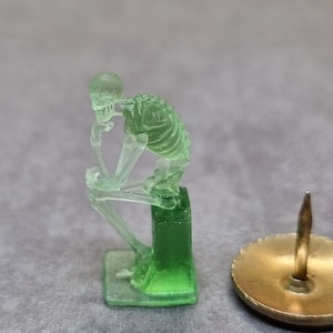 1/48th miniature and multiple scales 20mm green translucent &#39;thinking skeleton&#39; statue or ornament