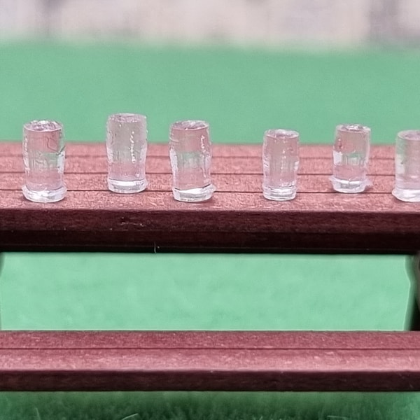 1/48th scale undecorated clear translucent pack of 6 glasses including 3 half pint and 3 pint glasses