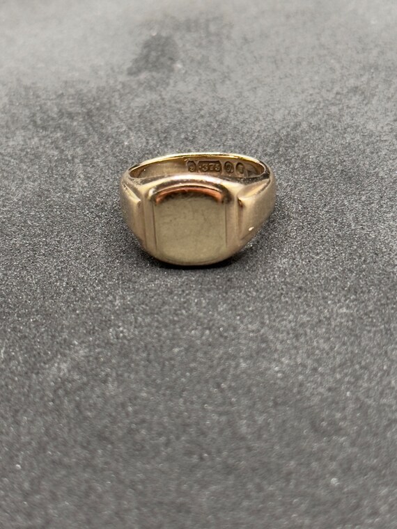 9ct Gold Heavy Signet ring - image 5
