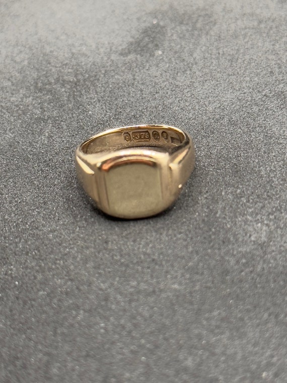 9ct Gold Heavy Signet ring - image 1