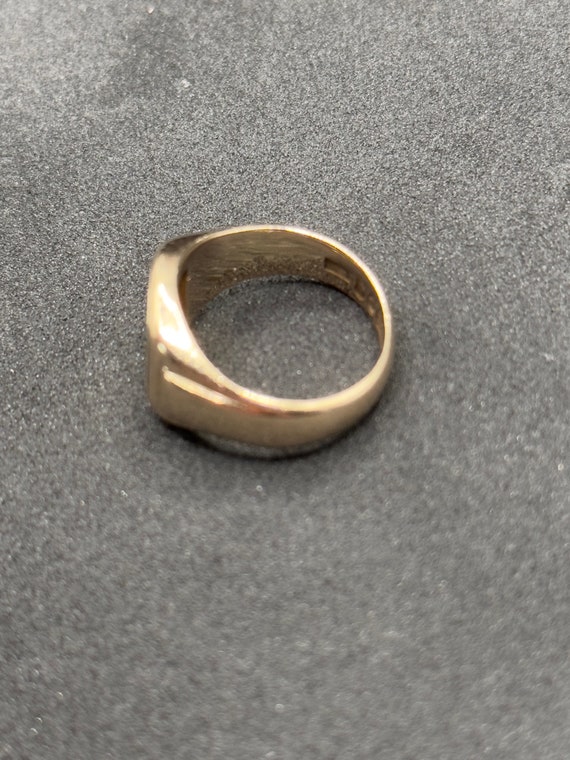 9ct Gold Heavy Signet ring - image 2