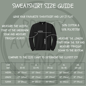 Puede incluir: Una tabla de tallas para sudaderas con medidas en pulgadas y cent&iacute;metros. La tabla muestra el ancho, la longitud y la longitud de la manga para las tallas S, M, L, XL y 2XL. La tabla tambi&eacute;n incluye la composici&oacute;n de la tela: 50% algod&oacute;n y 50% poli&eacute;ster.