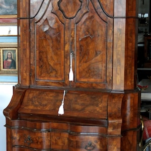 Unité murale ancienne en ronce de noyer italienne, trumeau lombard du XIXe siècle, meubles vintage de l&#39;Italie du Nord, armoire avec tiroirs et étagères