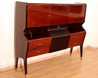 Aparador de mediados de siglo de Osvaldo Borsani, caoba, palisandro y arce, Italia, década de 1950.