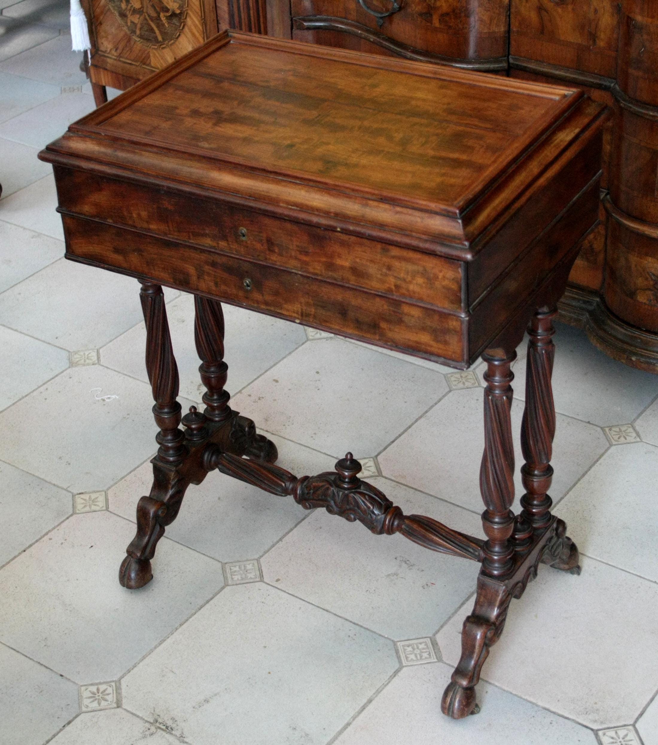 Secrétaire De Dame Style Victorien - Acajou Massif - 16 Tiroirs - Reproduction