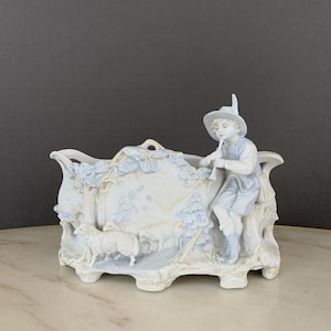 Antique Biscuit Planter