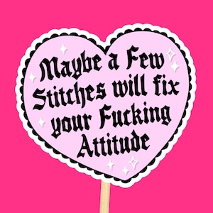 Fix Your Attitude Aufkleber // Lustiger wasserdichter Aufkleber Gothic Herz Aufkleber Wasserflasche Laptop Relatable Decor Glossy Pink Aufkleber