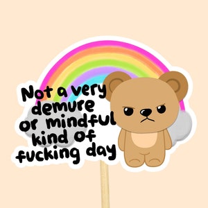 Not a Demure Day Sticker // Wasserdichter Bär-Aufkleber Relatable Trending Mindful TikTok Zitat Bunt glänzender Wasserflaschen-Dekor-Laptop-Aufkleber