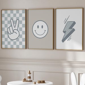 Art mural rétro smiley, signe de victoire et éclair pour enfants, décoration turquoise et beige pour chambre de garçon