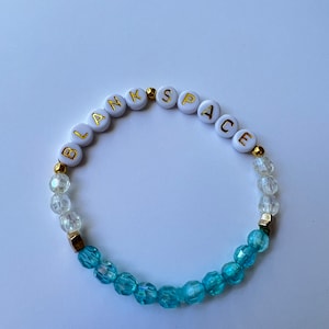 Pulseira de amizade com miçangas inspirada em espaço em branco