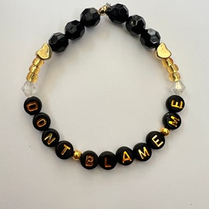 Pulsera de la amistad con cuentas inspirada en Don’t Blame Me