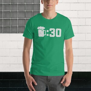 ビールサーティ セントパトリックスデーシャツ：面白い飲酒Tシャツ