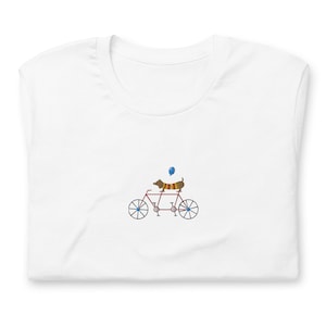 Camisa Perro Salchicha Bordada / Camiseta Perro / Perro en Bicicleta / Camiseta Bordada