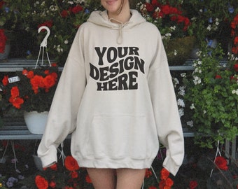Gildan 18500 Sand Hoodie Mockup Sand Mockup Flowers Outdoor Esthetisch Mockup Nature Model Mockup Oversized Sweatshirt Mock Ai Mockup Sand