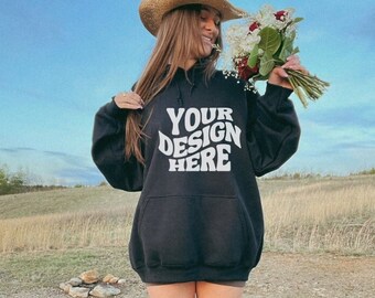 Gildan 18500 Czarny Bluza Z Kapturem Makieta Przód Bluzy Z Kapturem Makieta Estetycznej Bluzy Oversized Makieta Modelu Na Zewnątrz Natura Makieta Księżyca