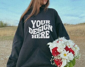 Gildan 18500 Czarny Bluza Z Kapturem Makieta Przód Bluzy Z Kapturem Makieta Estetycznej Bluzy Oversized Makieta Modelu Na Zewnątrz Natura Makiety Księżycowe