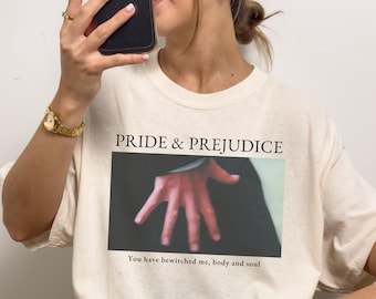 Camiseta con la mano flexionada de Orgullo y prejuicio, Merchandising de Jane Austen, Camiseta con la escena de la mano flexionada de Mr Darcy, Camiseta literaria, Regalo para ella, Camiseta para amantes de los libros románticos