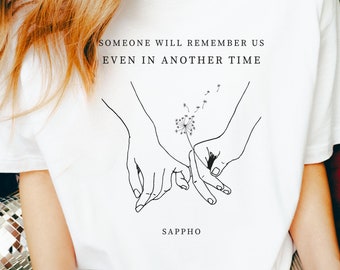 Camiseta con cita de Safo, camiseta del Orgullo Sáfico Lésbico Sutil, camiseta del Poeta del Amor Triunfa, regalo de boda lésbico de Light Academia, Mes del Orgullo Bi Sutil