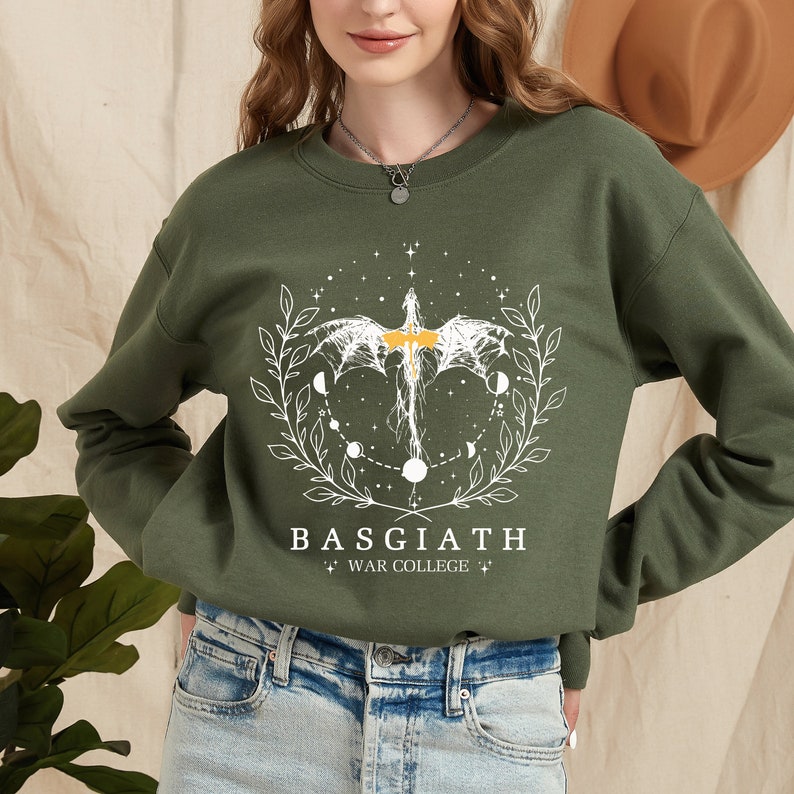 4 flügel drachen lesen sweatshirt, Basgiath wars College shirt, Gothic Weihnachten Geburtstag Geschenk für sie dunkel Academia Pullover Literatur Bild 6