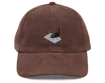 EMBROIDERED Katzenbuch Vintage Cord Hut Katzenmama Geschenk für Ihre Buchliebhaber Baseball Cap Liebe Lesen Cottagecore Merch Katzenliebhaber Bookish Cap
