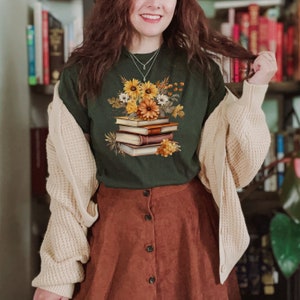 Cottagecore T-Shirt, Bookish Tee, Granola Girl Boho Wildflower T Shirt, Botanical Tshirt, Cottage Core Shirt, Gardener Floral Reading Shirt