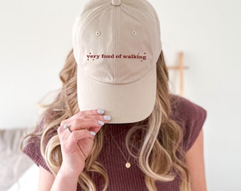 EMBROIDERED Stolz und Vorurteil Baumwolle Kappe Jane Austen Fandom Merch Booklover Walking Hat Academia Bookish Geschenk für Sie