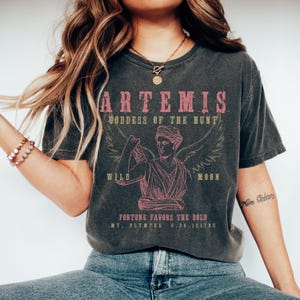 Artemis Comfort Colors® Shirt, griechische Mythologie Gothic T-Shirt, Distressed Band T-Shirt, Goddess World Tour T-Shirt, Dark Academia Tshirt
