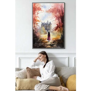 Puede incluir: Una pintura de acuarela de una mujer caminando hacia una gran casa en la distancia. La casa est&aacute; rodeada de &aacute;rboles con hojas rojas y naranjas. La pintura se titula "Jane Eyre" de Charlotte Bront&euml;.