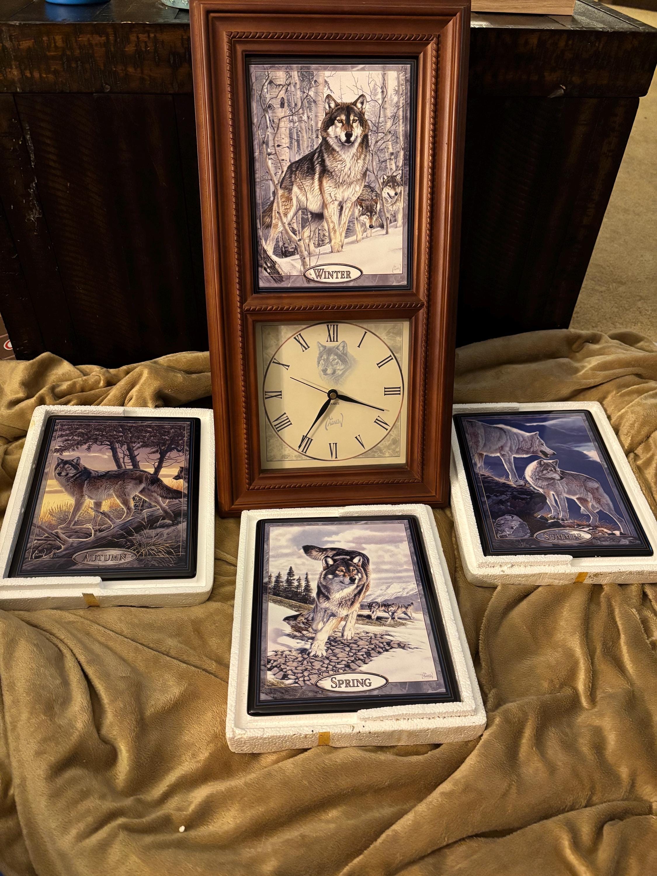 Bradford Exchange Al Agnew Seasons of the Wolf Wall Clock