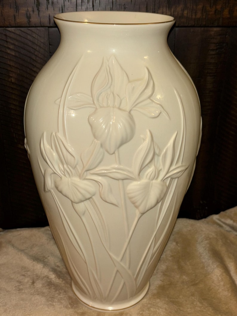 Lenox Masterpiece Large Ivory Porcelain Vase 15