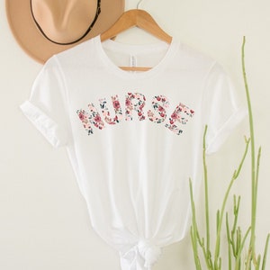 Enfermera flor camisa floral enfermería camiseta enfermeras día camisa atención médica camisa floral carta camisa a juego enfermera camisa para la UCI enfermera flor camiseta