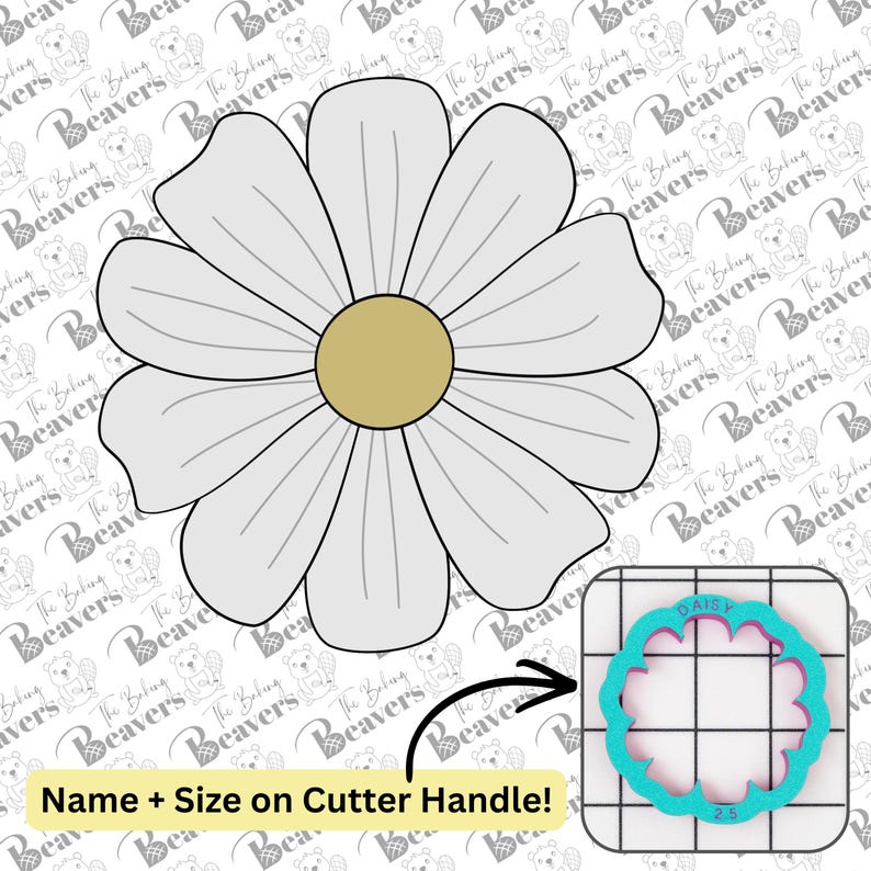 K&ouml;nnte beinhalten: Ein wei&szlig;er Ausstecher in Form einer G&auml;nseblume mit gelbem Zentrum. Der Ausstecher wird neben einem kleineren, t&uuml;rkisfarbenen Ausstecher mit dem Wort "DAISY" und der Zahl "2.5" gezeigt. Der Text "Name + Size on Cutter Handle!" ist ebenfalls vorhanden.