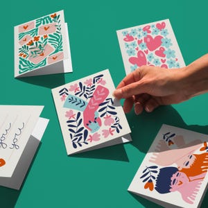 Set di biglietti stampabili "Queer Love", biglietti floreali astratti, biglietti d'auguri romantici, set di biglietti d'amore floreali, biglietti d'amore e di unità, biglietti estetici