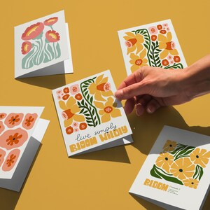 Biglietti d'auguri Bloom, set di biglietti con bouquet di fiori, biglietti di auguri floreali, biglietti botanici stampati digitalmente, biglietti vuoti per tutte le occasioni, biglietti d'arte popolare