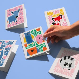 Ensemble de cartes imprimables animaux des bois, cartes mignon renard hibou raton laveur, carte créatures modernes de la forêt, jeu de cartes pour enfants, téléchargement immédiat, cartes colorées