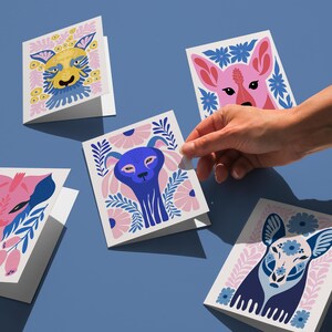 Tarjetas de animales caprichosos, 5 postales de arte popular abstracto, juego de tarjetas de criaturas coloridas, paquete de tarjetas digitales florales, descarga instantánea, tarjeta de vida silvestre