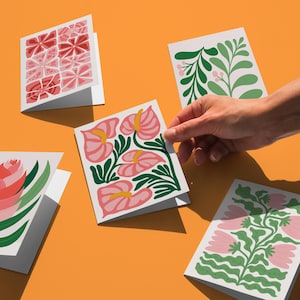 Juego de tarjetas florales modernas, 5 imprimibles de flores abstractas, tarjetas de flores botánicas coloridas, juego de tarjetas con ambiente veraniego, postales de flores tropicales