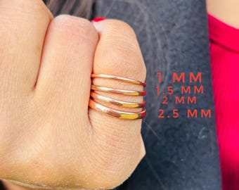 Set von 4 Stapeln hübschen Ring, Kupferringe, Kupferringe, stapelbare Ringe, Kupferring, Schlichtes Kupferband, Kupferband, Arthritis Ring, Geschenk