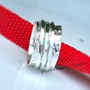 Drehring, Damenring aus Sterlingsilber, Boho-Klobiger Ring, Breiter Fidget-Ring, Handgefertigter Meditationsring mit gehämmertem Muster