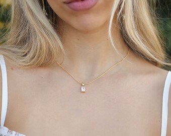 Collar de diamantes de imitación de lirio