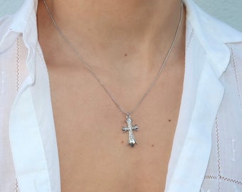 Collar de plata con cruz Katie