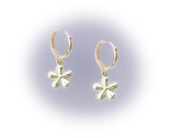 Pendientes de flor dorada Ashley