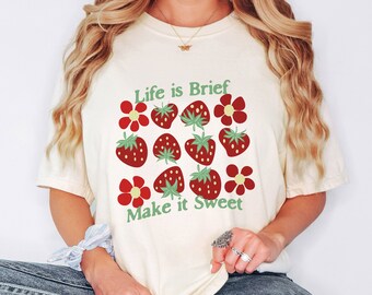 T-shirt graphique fraise, esthétique cottagecore, imprimé botanique