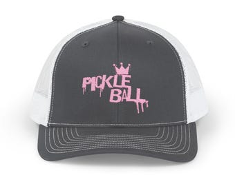 Bestickter Pickleball Trucker Hut: Individuelles Pickleball Geschenk