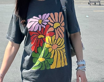 Camisa floral bohemia: camiseta de jardín con flores y colores cómodos